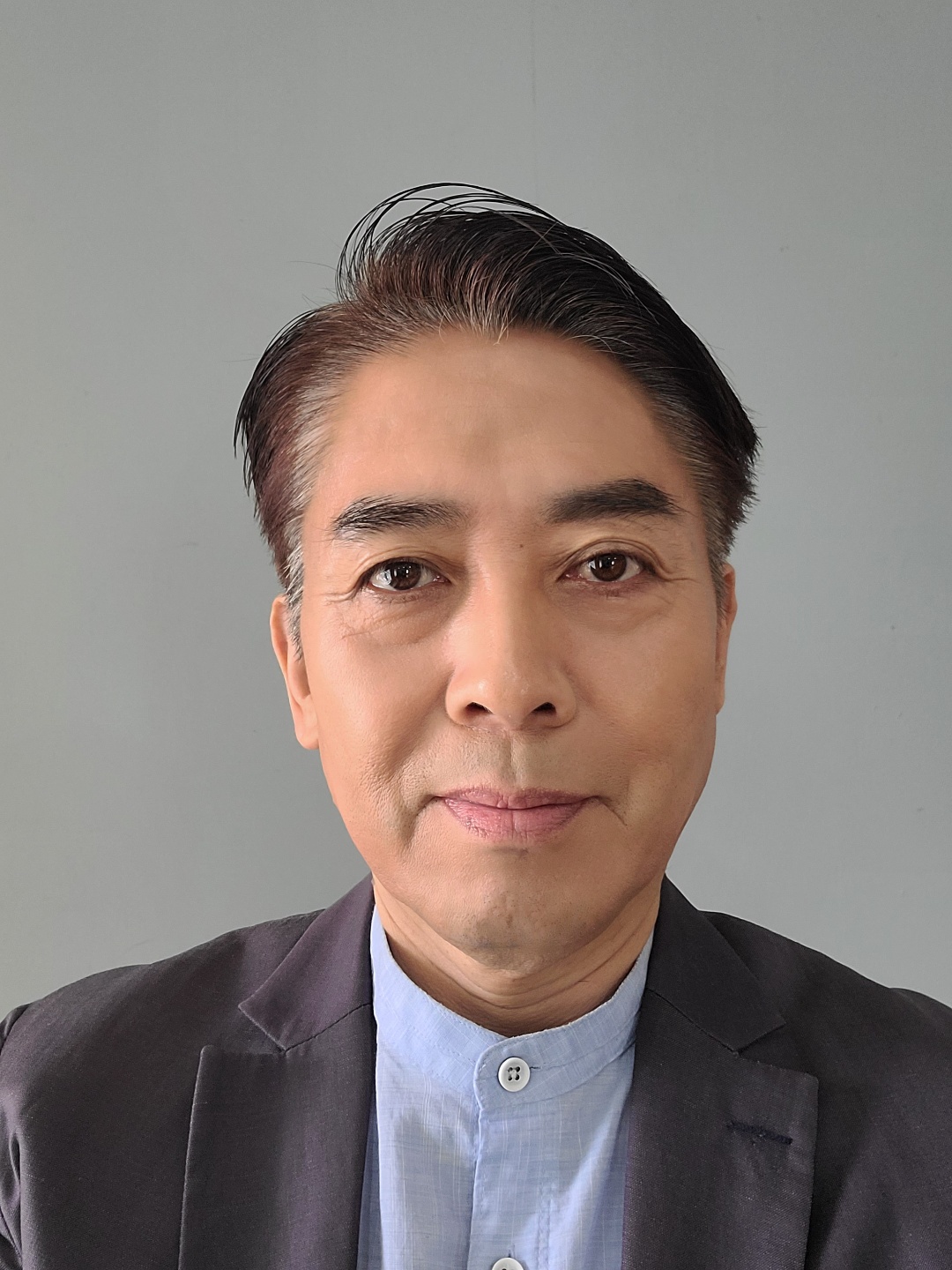 신뢰감 있는 역할